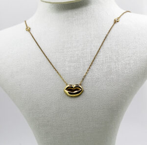 قلادة القُبلة من الذهب عيار 18قيراط