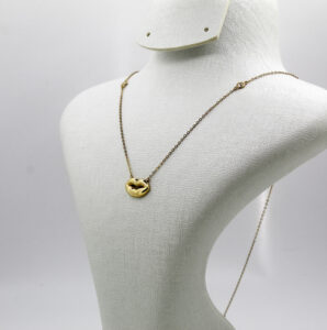 قلادة القُبلة من الذهب عيار 18قيراط