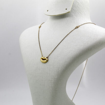 قلادة القُبلة من الذهب عيار 18قيراط