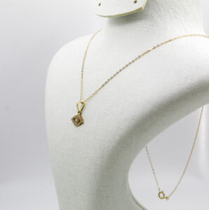 قلادة العين من الذهب عيار 18قيراط