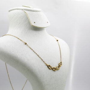 قلادة من الذهب عيار 18قيراط