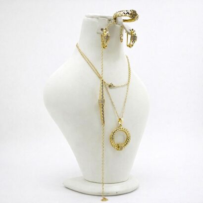 طقم من الذهب